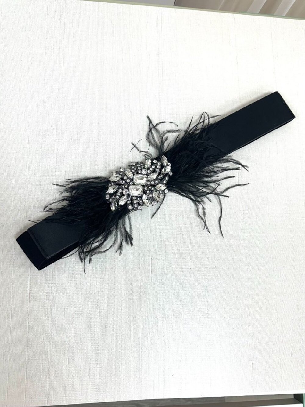 Medium Black Crystal Feather Stretchy White House Black Market Belt
